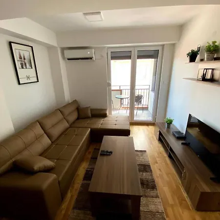 Brand New 2 Bedroom In The Center *